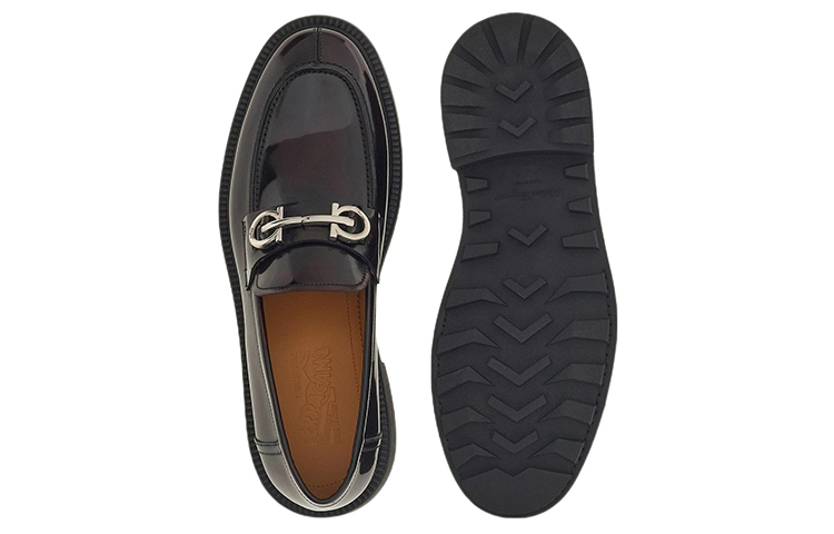 Purchase FERRAGAMO菲拉格慕 Gancini 皮革飾面搭扣套腳樂福鞋 男款 紅黑色