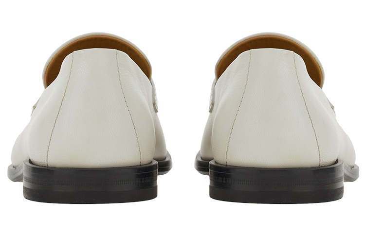 Shop フェラガモ ガンチーニ ローファー (白) 021619-762602