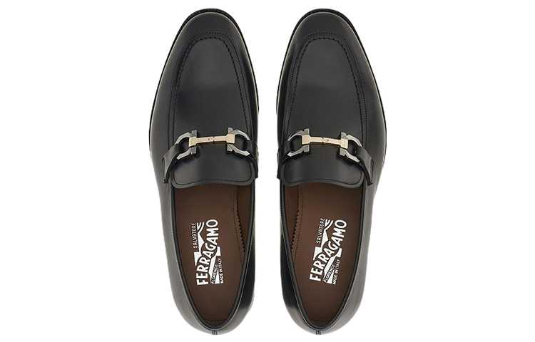 Lookbook 菲拉格慕 Gancini 扣飾休閒莫卡辛鞋 黑色