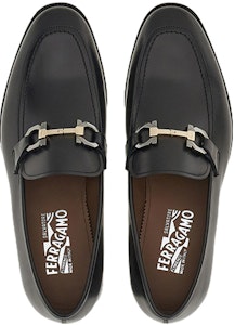菲拉格慕 Gancini 扣飾休閒莫卡辛鞋 黑色 Lookbook 菲拉格慕 Gancini 扣飾休閒莫卡辛鞋 黑色