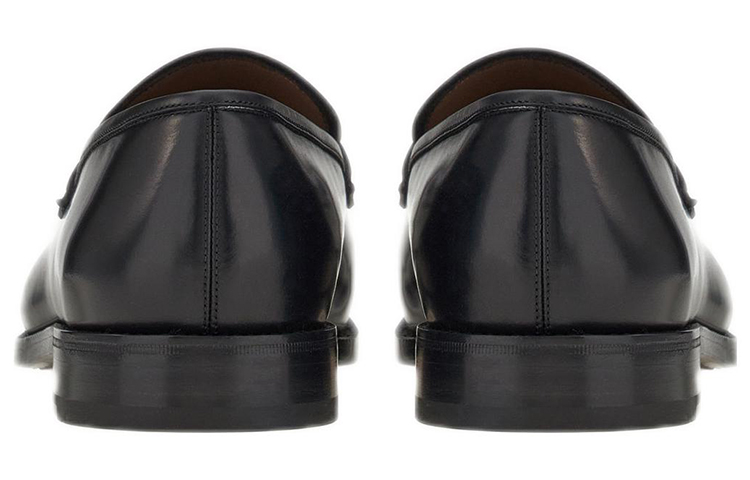 Shop 菲拉格慕 Gancini 扣飾休閒莫卡辛鞋 黑色