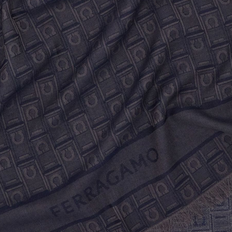 Lookbook FERRAGAMO Gancini Navy Blue Wool Silk Cotton  Shawl. 776150