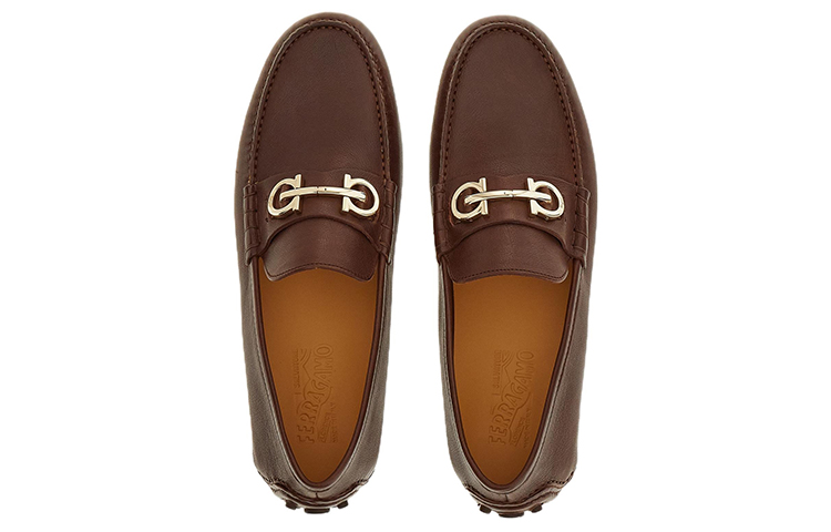 Shop FERRAGAMO Gancini 一脚蹬休闲鞋‘深棕色’ 020983-758350