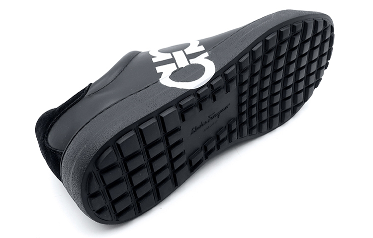 Purchase 菲拉格慕 Gancini 黑色运动鞋 020489-747607