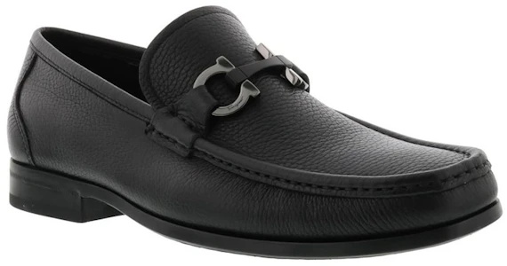 Lookbook FERRAGAMO Gancio 'Hitam Kasual Bisnis' 0642848