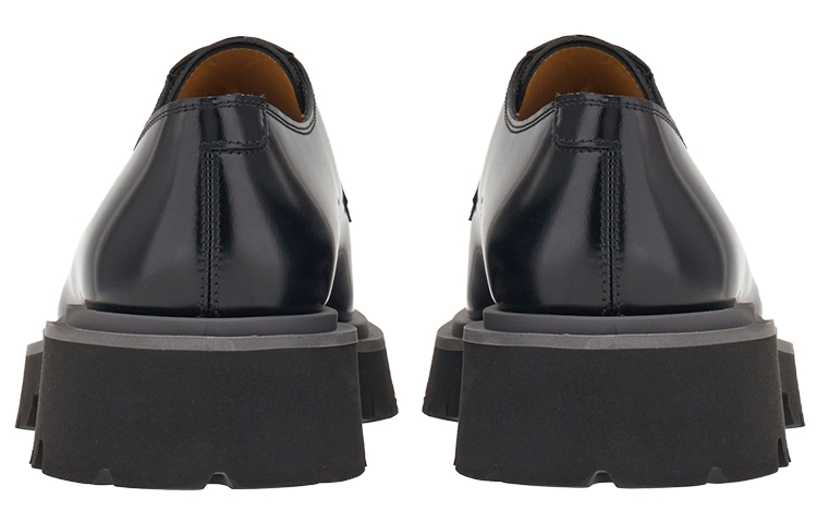 Shop FERRAGAMO Sepatu Kulit Tali Pria 'Hitam Square Toe' 021376-762539