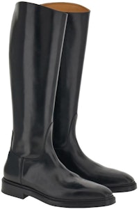 Botas Altas de Piel con Punta Afilada y Cremallera FERRAGAMO 'Negro'. 021232-762398 Order Botas Altas de Piel con Punta Afilada y Cremallera FERRAGAMO 'Negro'. 021232-762398