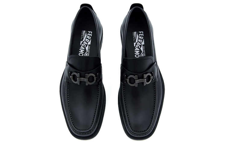 Lookbook Zapatillas de Cuero FERRAGAMO 'Black Comfort'. 0671792