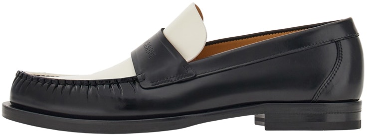 ferragamo-loafer-black-white-logo-021722-762698