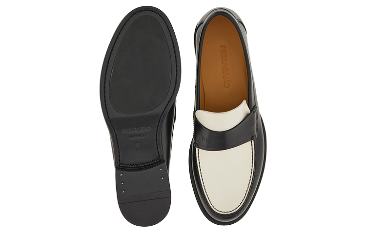 Shop 페라가모 블랙화이트 로고 로퍼 021722-762698