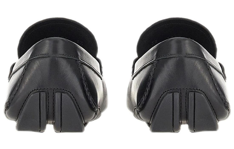 Shop FERRAGAMO Loafers 'Kulit Anak Sapi Hitam' 020356-753192