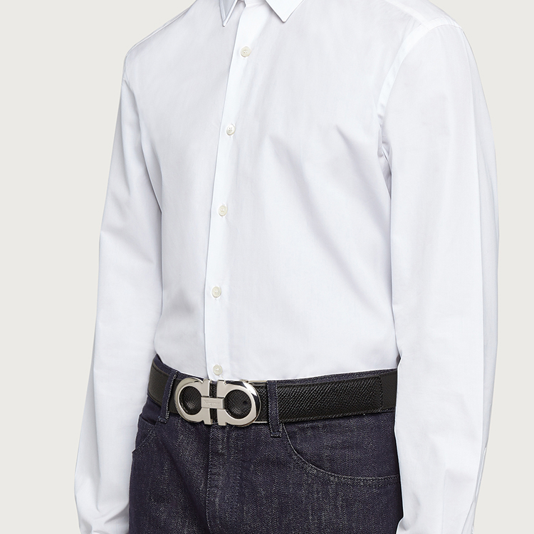 Shop FERRAGAMO 可翻转皮带 黑色/蓝色 可调节扣 2.5厘米. 670070-746327