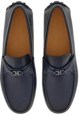 FERRAGAMO菲拉格姆 GANCINI 錘紋 飾扣 豆豆鞋 男款 藍色 Lookbook FERRAGAMO菲拉格姆 GANCINI 錘紋 飾扣 豆豆鞋 男款 藍色