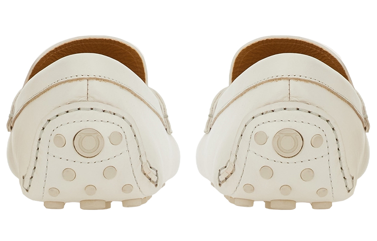 Shop FERRAGAMO Salvatore Gancini "锤形白扣" 021654-762658