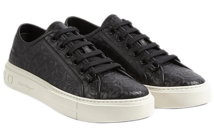 Purchase FERRAGAMO Salvatore Gancini 'Kulit Sapi Hitam Bertekstur' 02C213-724489