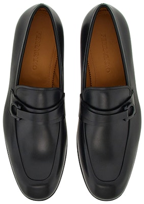 FERRAGAMO菲拉格慕 GANCINI 光滑 扣飾套腳 樂福鞋 男款 黑色 Lookbook FERRAGAMO菲拉格慕 GANCINI 光滑 扣飾套腳 樂福鞋 男款 黑色