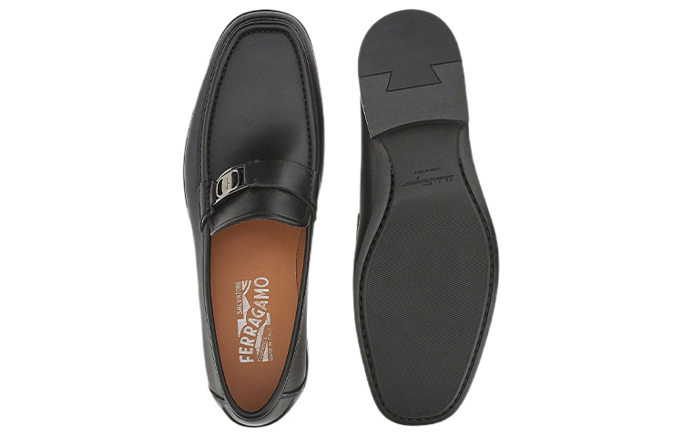 Lookbook 菲拉格慕 VARA 飾扣莫卡辛鞋 黑色
