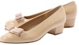 Lookbook FERRAGAMO Vara Patent Low-Heel Pump 'Apricot Bow' 017468-530039