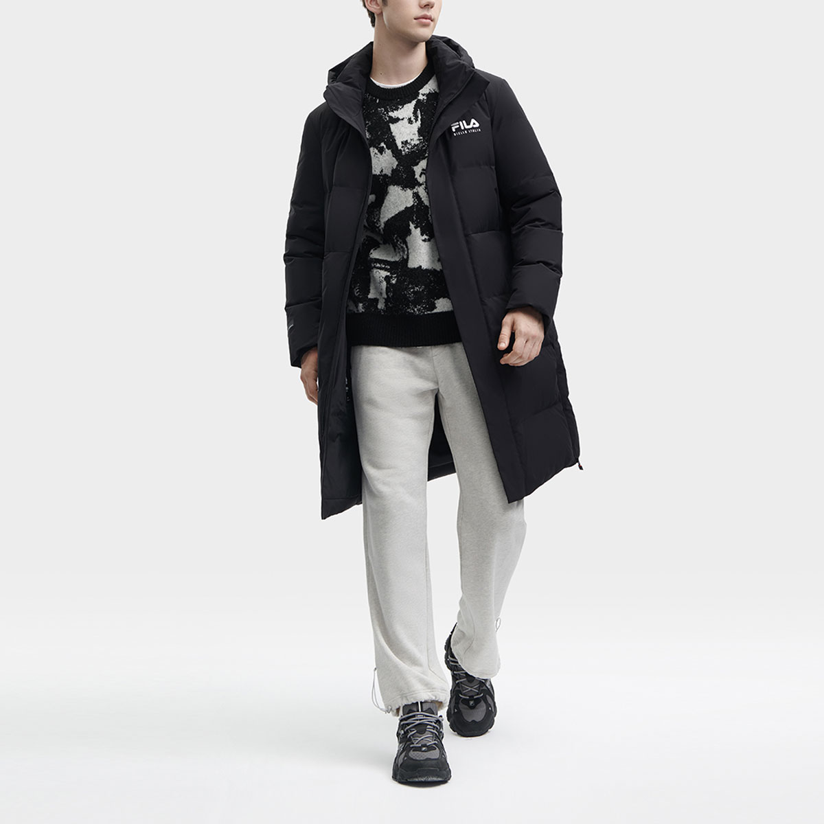 Sizing FILA 黑色連帽羽絨長外套 冬季印花Logo款式 F11M349907R-BK