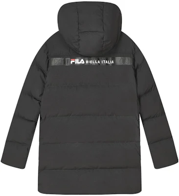 FILA 黑色中長款連帽羽絨外套附商標印花。 F51M349904A-BK Lookbook FILA 黑色中長款連帽羽絨外套附商標印花。 F51M349904A-BK