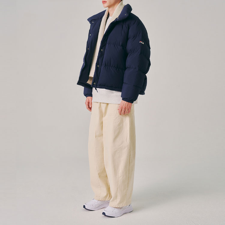 Sizing FILA Jaket Puffer Biru dengan Bordir Logo dan Ritsleting FS2DJE4801X-INA