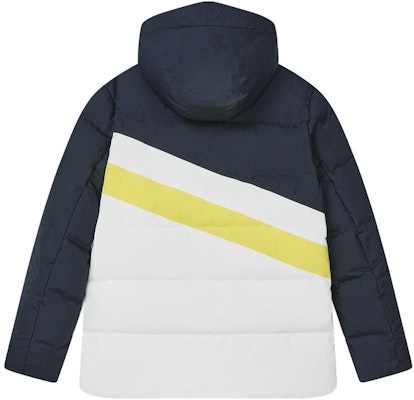 FILA 拼色連帽羽絨外套 - 傳奇藍,休閒保暖款式。 F11M349913F-NV Lookbook FILA 拼色連帽羽絨外套 - 傳奇藍,休閒保暖款式。 F11M349913F-NV