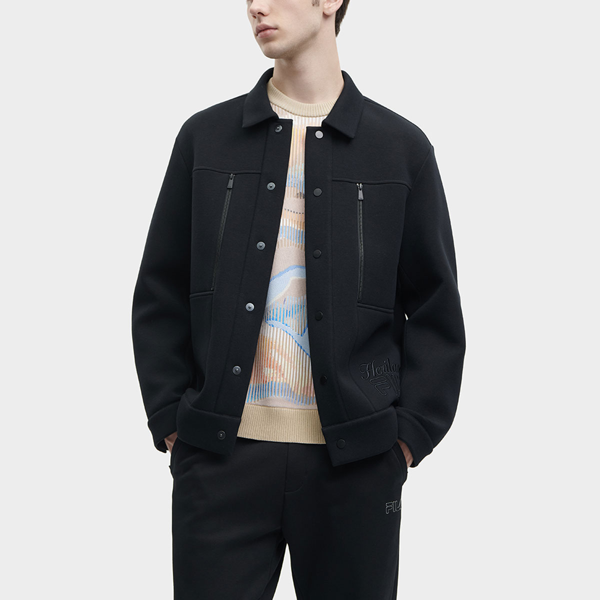 Shop FILA 刺繍ロゴ ポロ襟 カジュアルニットジャケット F11M348502F-BK