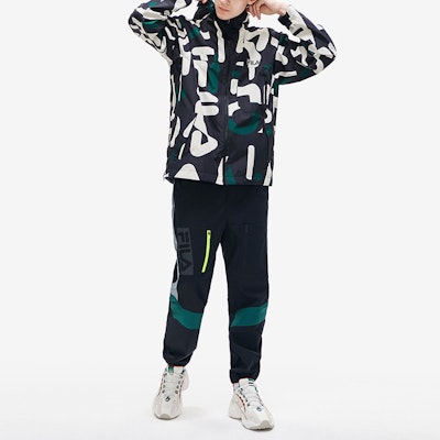 FILA 全印复古拉链连帽夹克黑色款 F11M219707FZA Shop FILA 全印复古拉链连帽夹克黑色款 F11M219707FZA