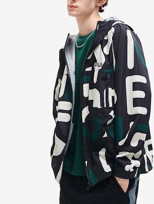 FILA 全印复古拉链连帽夹克黑色款 F11M219707FZA Sizing FILA 全印复古拉链连帽夹克黑色款 F11M219707FZA