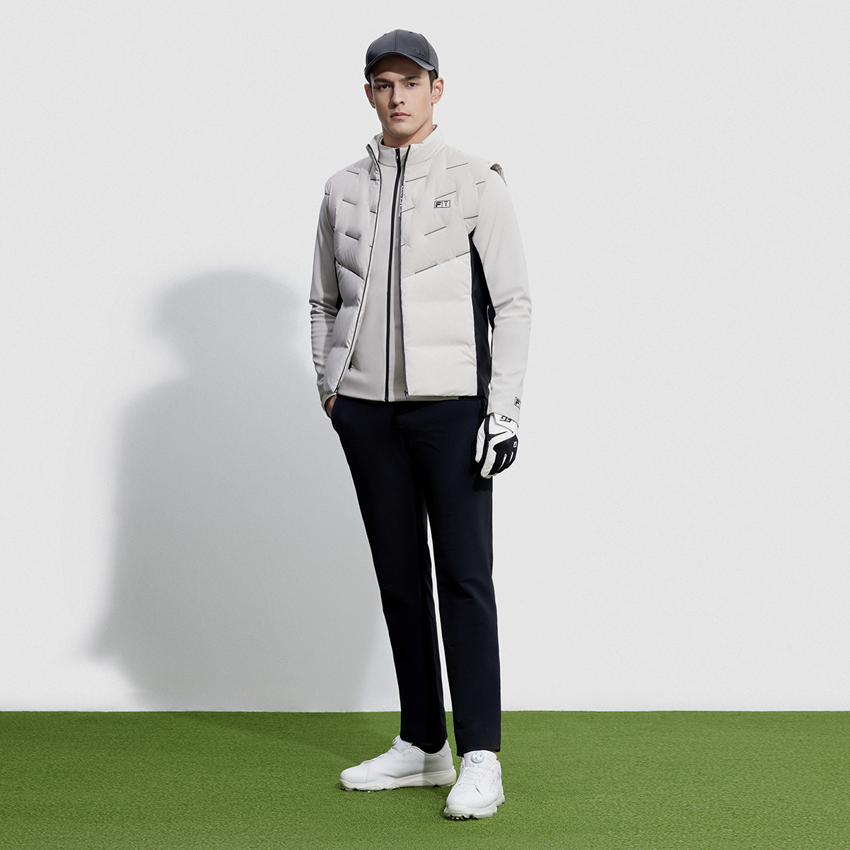 Shop FILA Golf Jaket Puffer dengan Kerah Berdiri Warna Abu-Abu Monotone. A11M345909F-GY