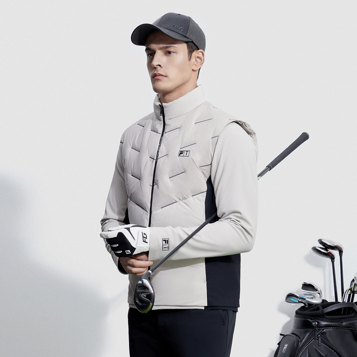 Sizing FILA Golf Jaket Puffer dengan Kerah Berdiri Warna Abu-Abu Monotone. A11M345909F-GY