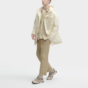 FILA Jaket Down Panjang Sedang dengan Logo Cetak - Putih. F11M349904F-IV Sizing FILA Jaket Down Panjang Sedang dengan Logo Cetak - Putih. F11M349904F-IV