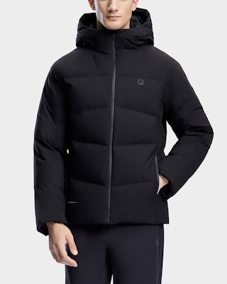 Chaqueta Deportiva con Capucha FILA Color Sólido - Negro Intenso. A11M341904R-BK Shop Chaqueta Deportiva con Capucha FILA Color Sólido - Negro Intenso. A11M341904R-BK