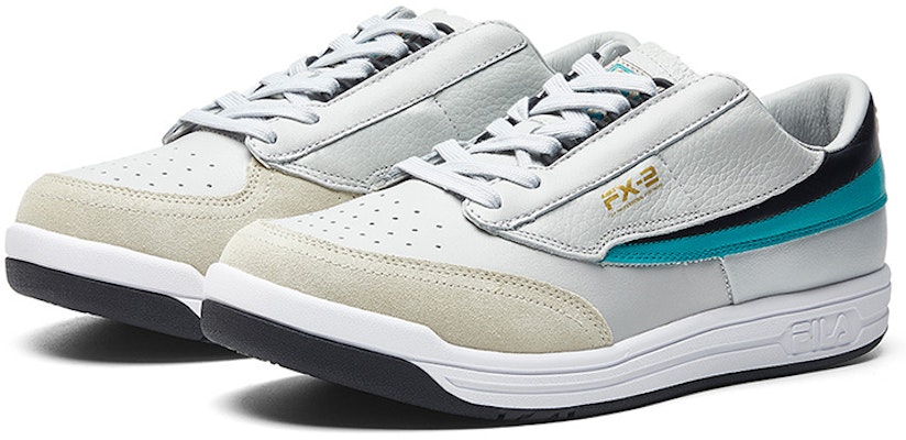 Sneakers Rendah FILA Athletics Abu-Abu Muda A12M945510FLY Lookbook Sneakers Rendah FILA Athletics Abu-Abu Muda A12M945510FLY