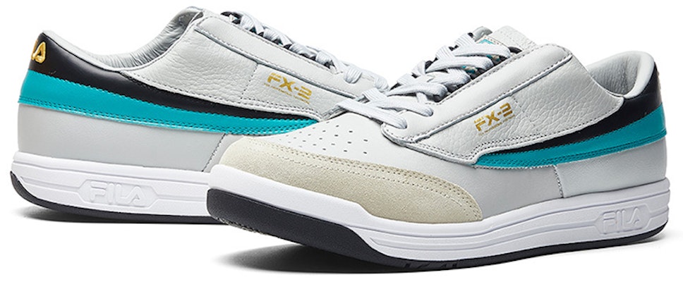 Sneakers Rendah FILA Athletics Abu-Abu Muda A12M945510FLY Shop Sneakers Rendah FILA Athletics Abu-Abu Muda A12M945510FLY