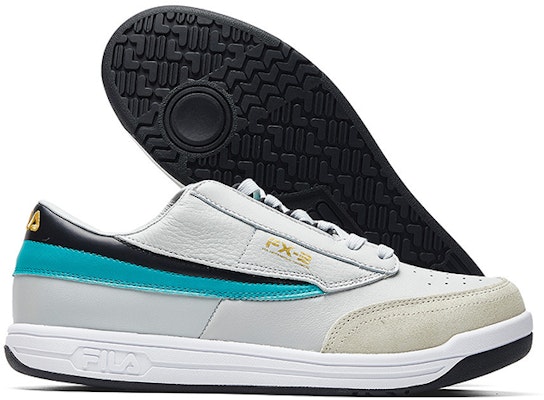 Sneakers Rendah FILA Athletics Abu-Abu Muda A12M945510FLY Purchase Sneakers Rendah FILA Athletics Abu-Abu Muda A12M945510FLY