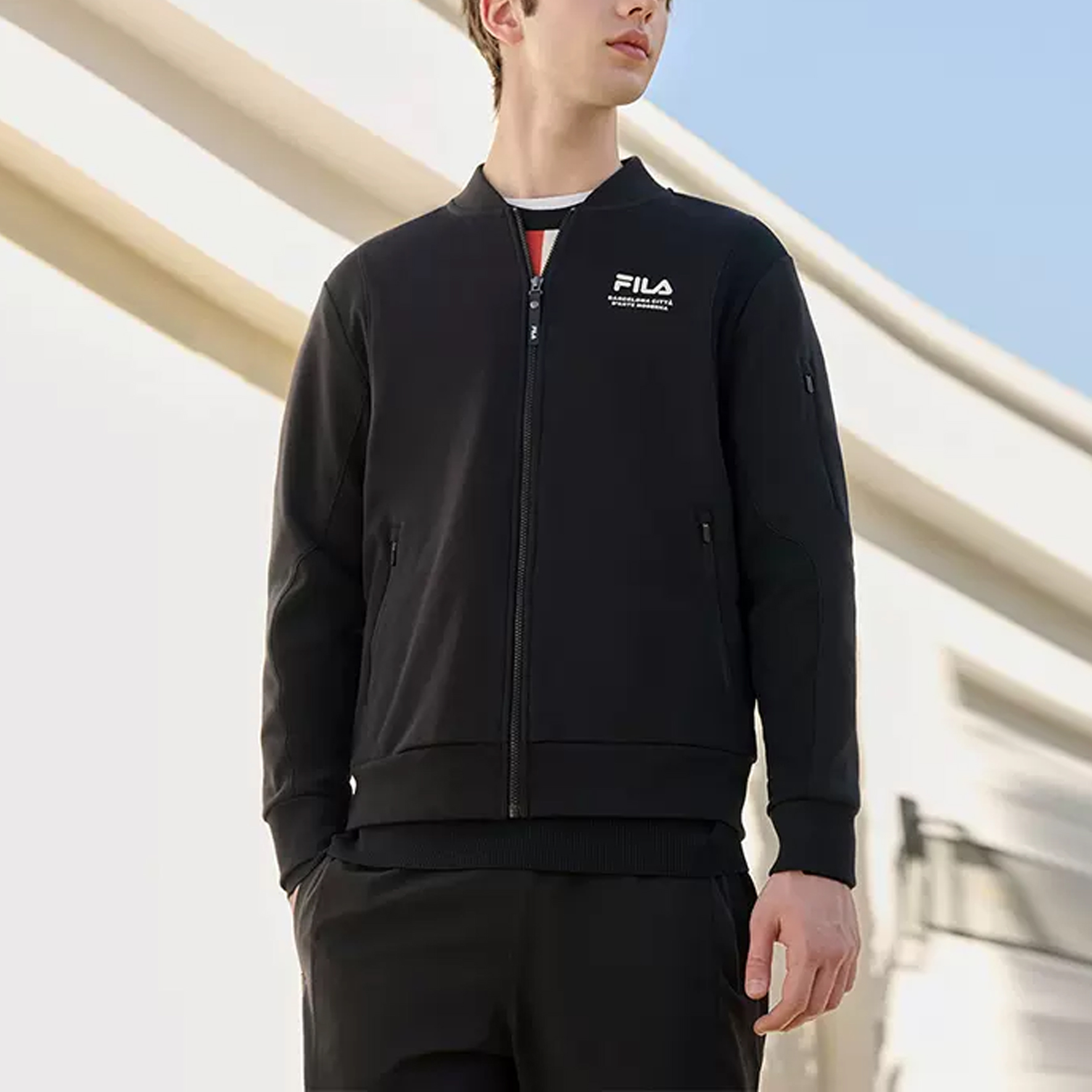 Shop FILA 黑色印花外套 - 運動休閒系列 F11M319503F-BK