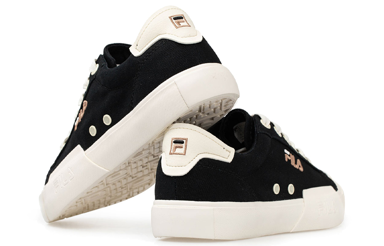 Lookbook 휠라 블락 로우 캔버스 블랙 (Fila Block Low Canvas Black) T12M024402FBK