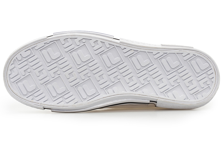 Shop FILA 块状改革帆布运动鞋 白/黑 T12M034401FWT