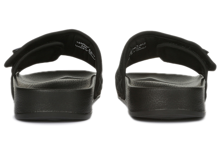 Lookbook FILA Sandal Tebal Nyaman 'Edisi Hitam Korea' 1SM00814_013