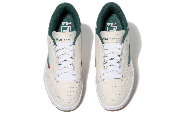 Shop FILA ユニセックス ローカットスニーカー 白/赤/緑 1TM01578D_143