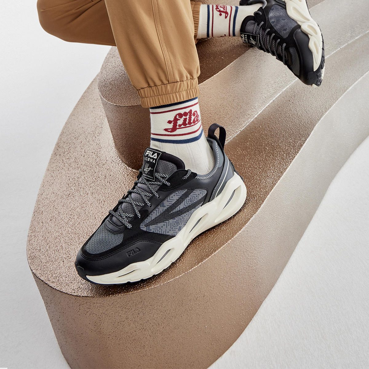 Sizing FILA Crypto Low 'Hitam Kelabu' F12M313101FBT