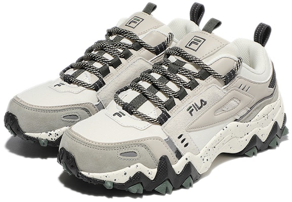 Kasut FILA Low-Top 'Kelabu Putih' 1JM00801D_067 Lookbook Kasut FILA Low-Top 'Kelabu Putih' 1JM00801D_067
