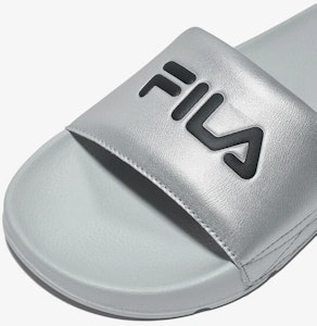 FILA Drifter Slides Kelabu/Kelabu/Kelabu 11001SM02591H050 Sizing FILA Drifter Slides Kelabu/Kelabu/Kelabu 11001SM02591H050