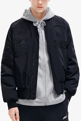 FILA 男士刺绣Logo冬季黑色飞行员夹克. F11M219901FBK Shop FILA 男士刺绣Logo冬季黑色飞行员夹克. F11M219901FBK