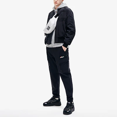 FILA 男士刺绣Logo冬季黑色飞行员夹克. F11M219901FBK Sizing FILA 男士刺绣Logo冬季黑色飞行员夹克. F11M219901FBK