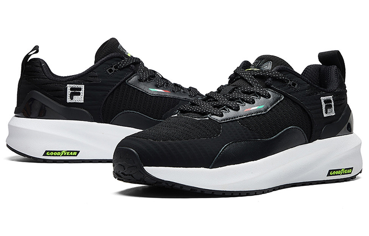 Shop FILA 能量跑鞋 '黑色' A12M012202FBK