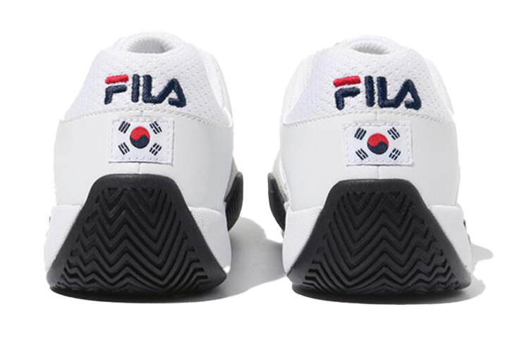 Shop Fila 斐樂 Fencing 低筒運動鞋 白色 韓風