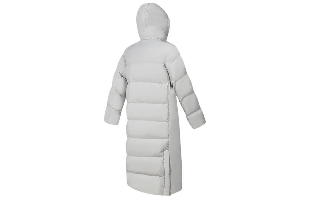 Lookbook FILA 健身連帽長版羽絨外套 - 淺藍灰色。 A11M341906F-GY