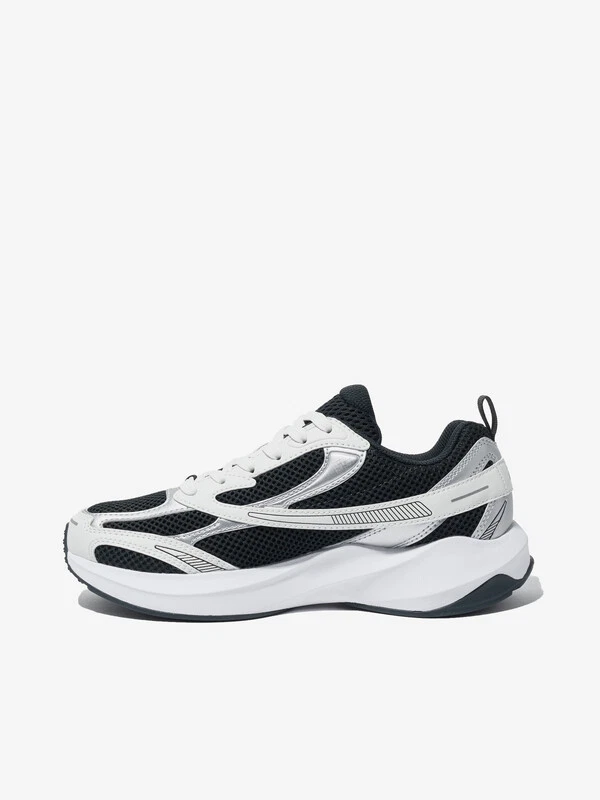 Lookbook FILA フロート E3 2.0 MS スニーカー ブラック/ブラック/シルバー 11001RM02822H010